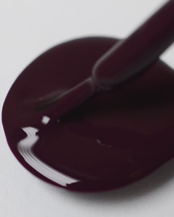 Aubergine nail polish drop by sienna